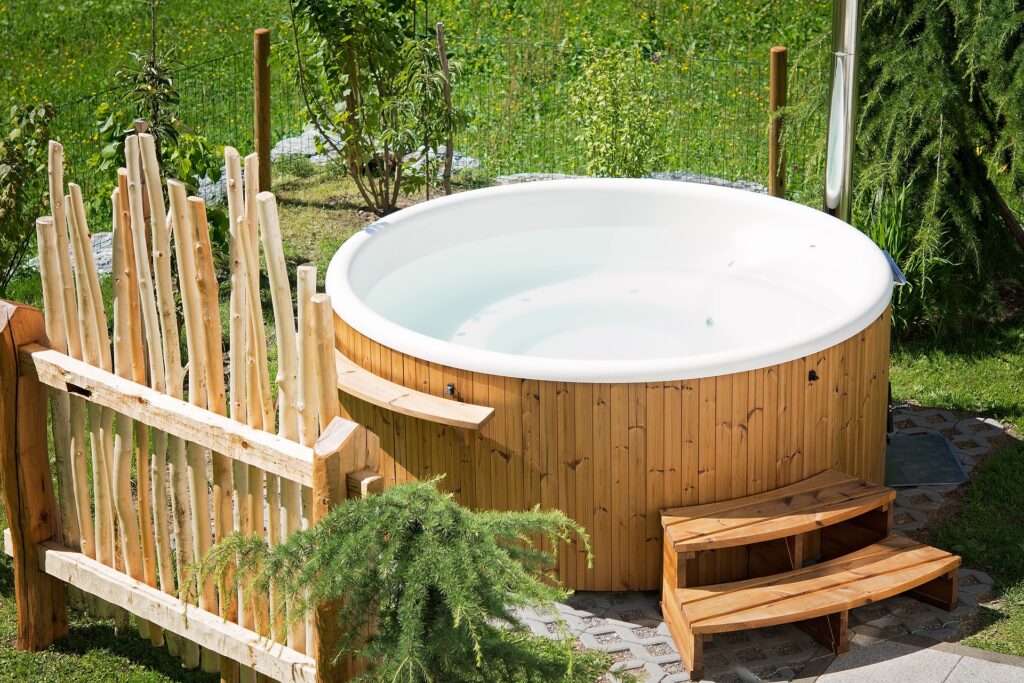 7 Practical Ideas for a Romantic Hot Tub Weekend