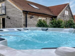 Hot tub retreat — Thame, Heart of England