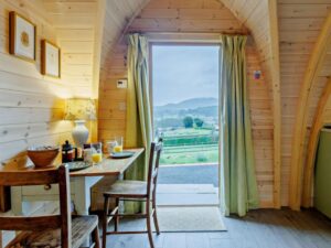 Hot tub retreat — Shrewsbury, Heart of England